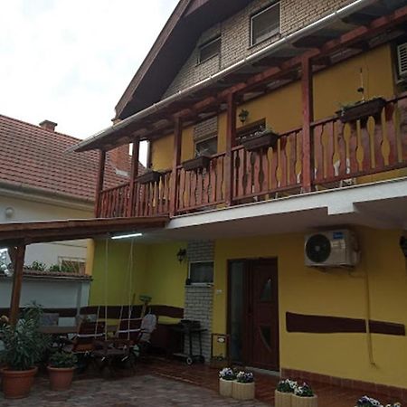 Bazsi Apartman Hajduszoboszlo Ngoại thất bức ảnh