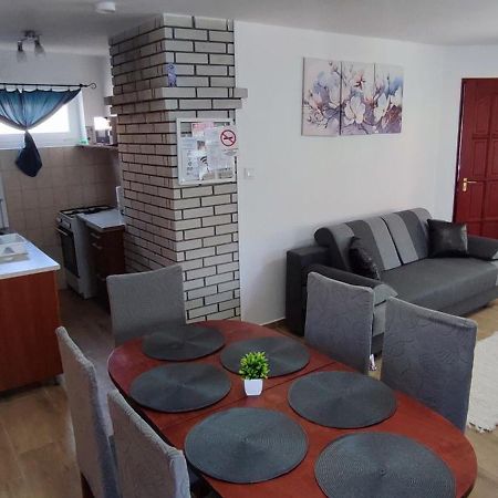 Bazsi Apartman Hajduszoboszlo Ngoại thất bức ảnh