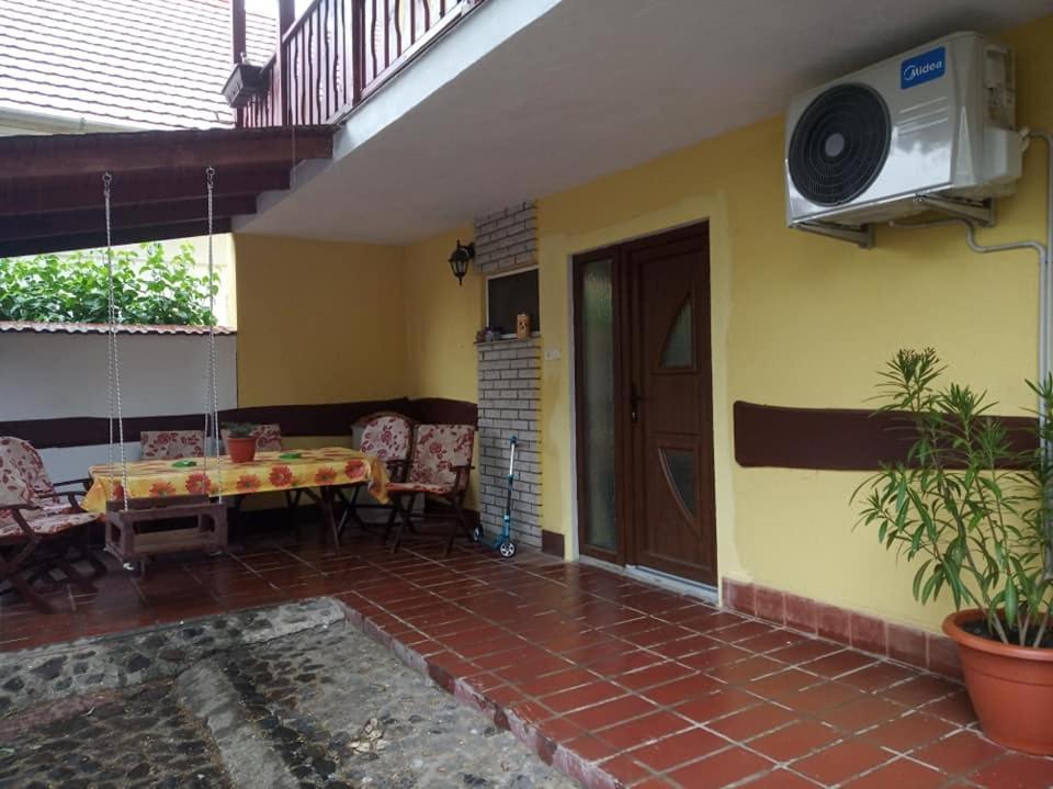 Bazsi Apartman Hajduszoboszlo Ngoại thất bức ảnh
