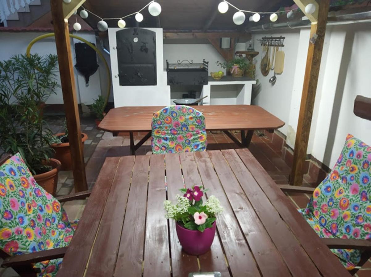 Bazsi Apartman Hajduszoboszlo Ngoại thất bức ảnh