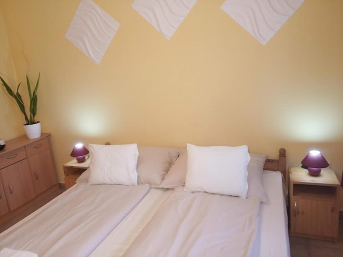 Bazsi Apartman Hajduszoboszlo Ngoại thất bức ảnh