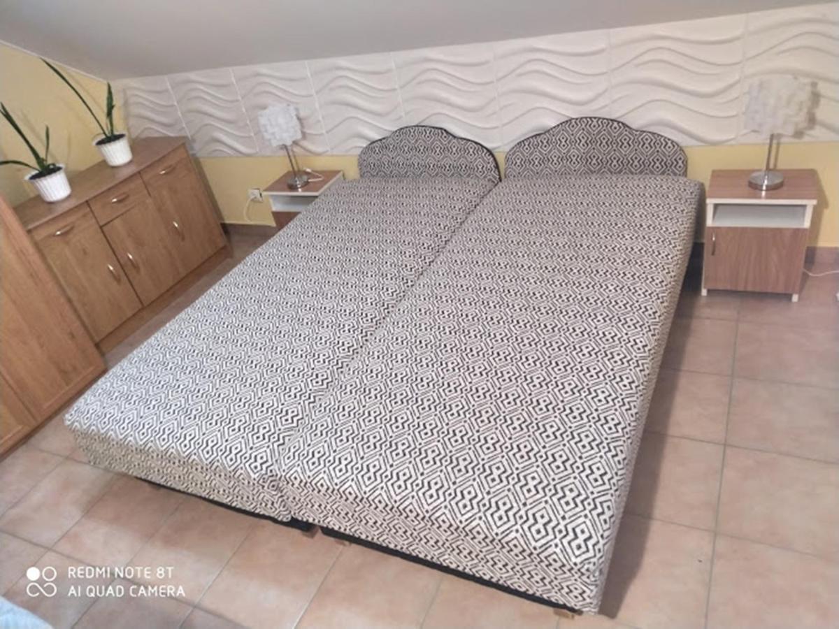 Bazsi Apartman Hajduszoboszlo Ngoại thất bức ảnh