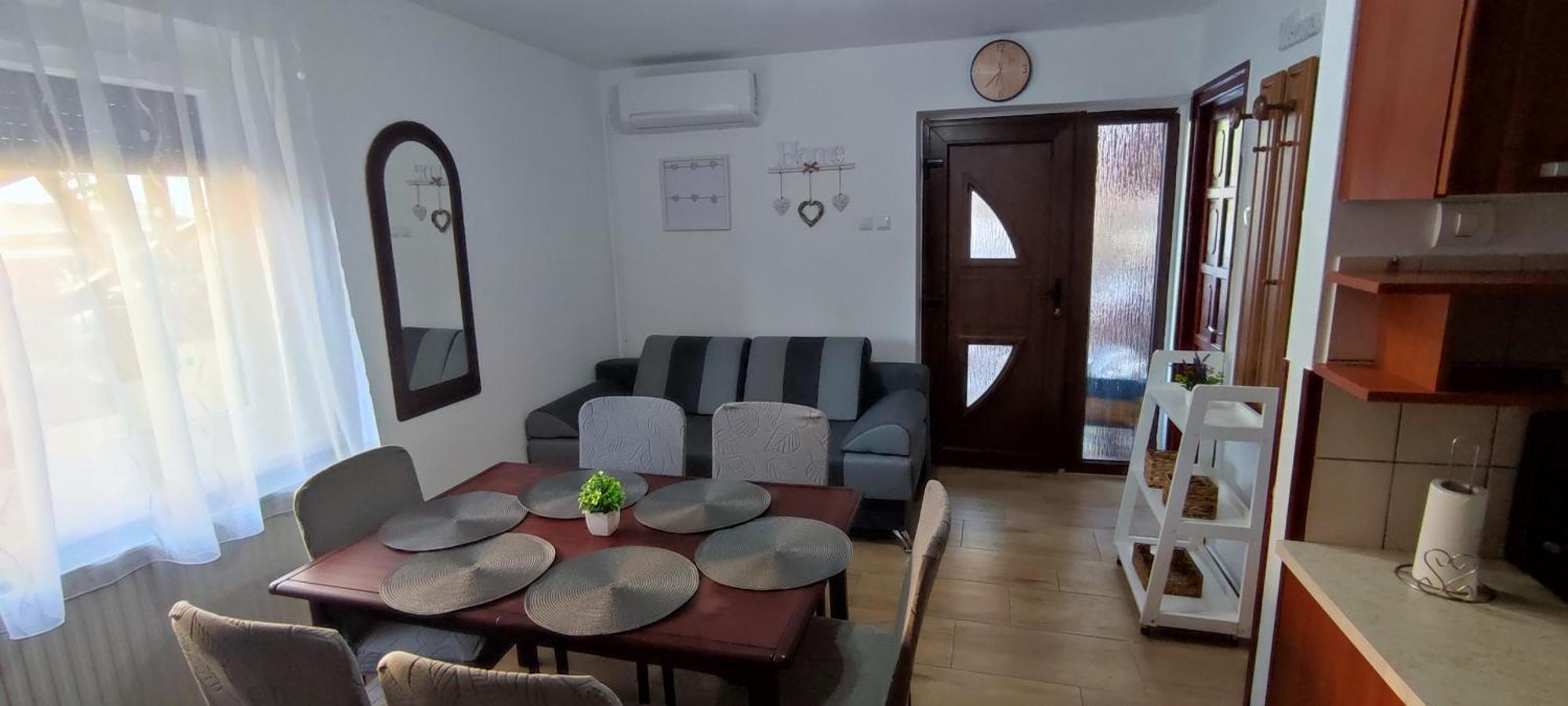 Bazsi Apartman Hajduszoboszlo Ngoại thất bức ảnh