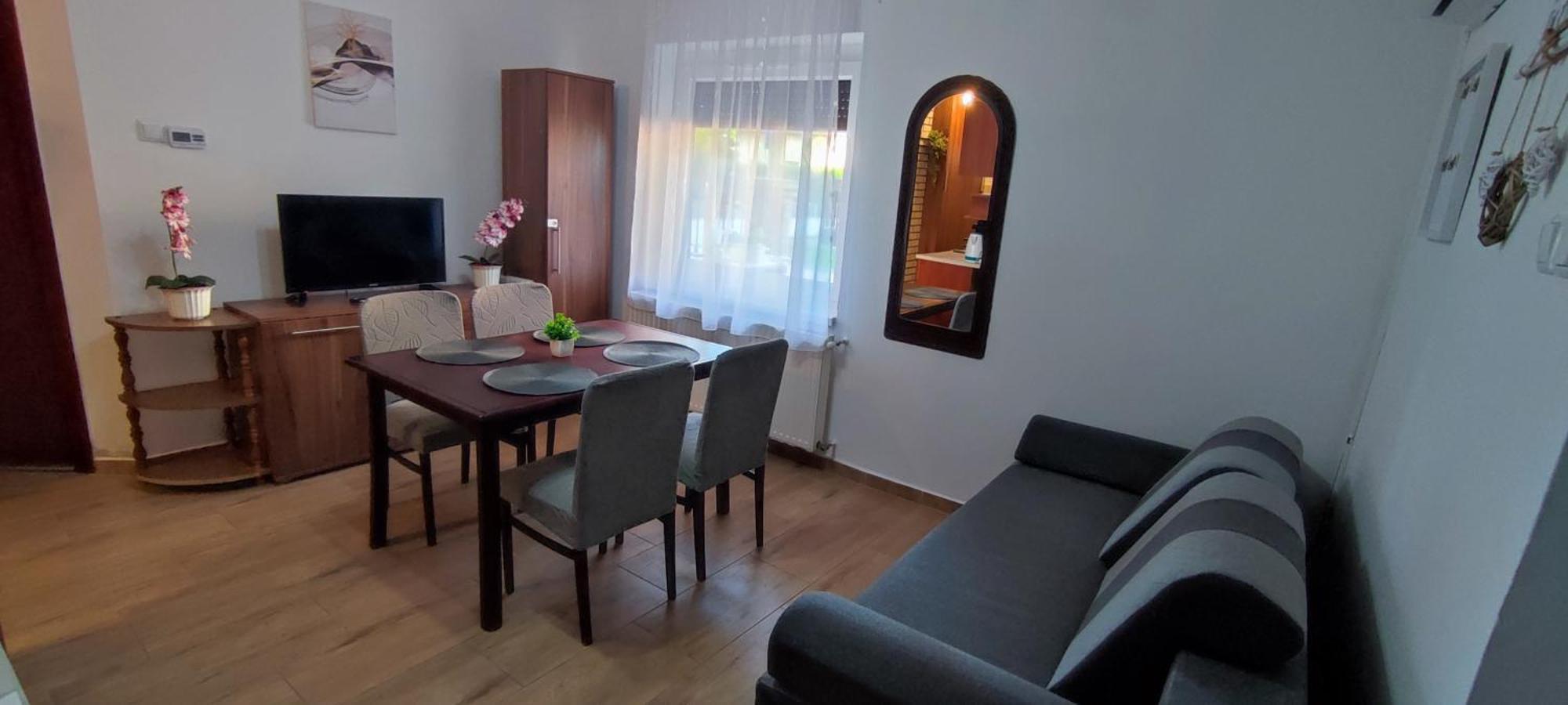 Bazsi Apartman Hajduszoboszlo Ngoại thất bức ảnh