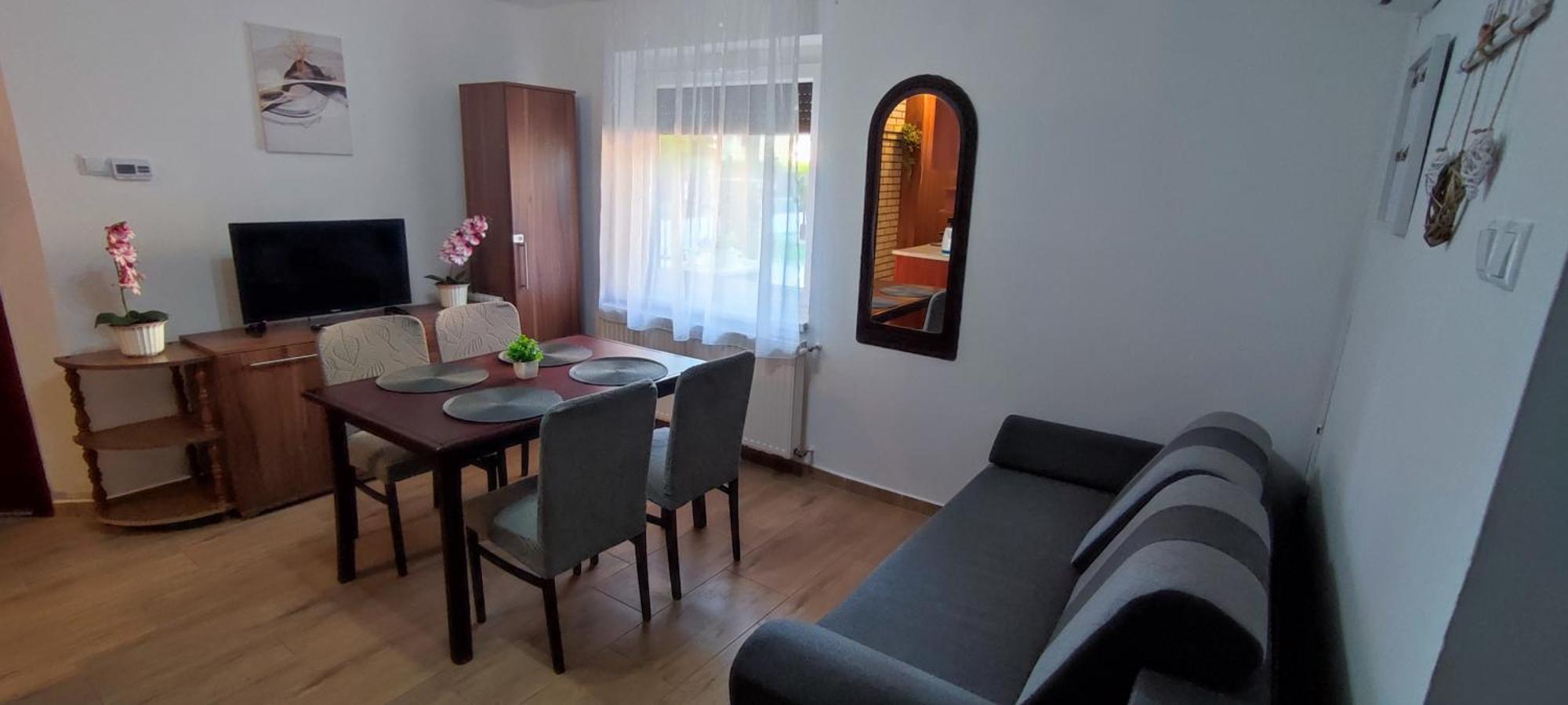 Bazsi Apartman Hajduszoboszlo Ngoại thất bức ảnh