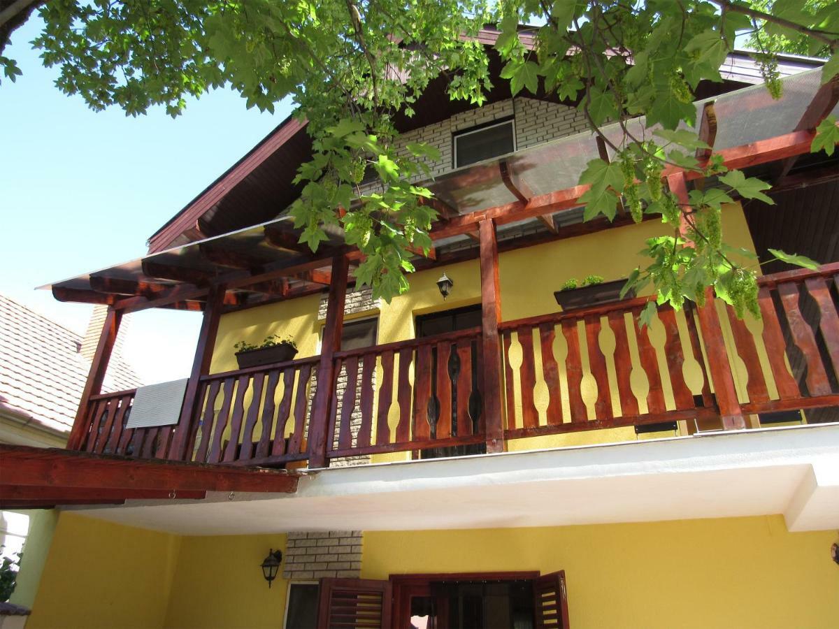 Bazsi Apartman Hajduszoboszlo Ngoại thất bức ảnh